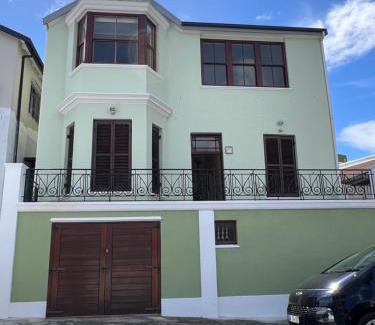 Bo'Kaap House | Bo-Kaap hidden gem with Hot Tub