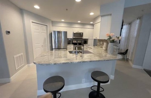 Tropical Cove Condo | Boardwalk Bungalow at Lexington CC Lake Village