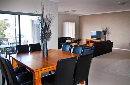 Rockingham Apartment | Boardwalk By The Beach with Free Wi-Fi