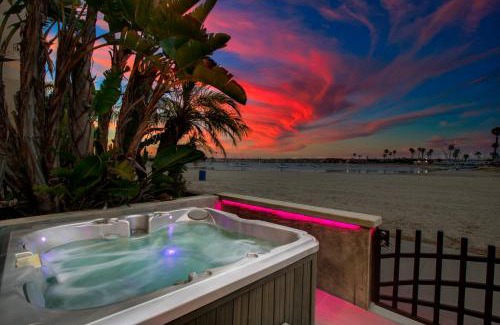 Central Mission Beach Apartment | Boardwalk Studio Shared Hot Tub and Patio