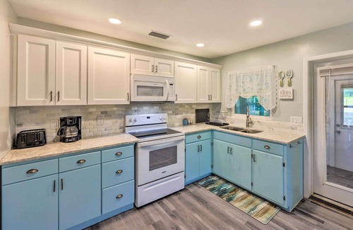 Crescent City Cottage | Boat + Dock: Angler's Haven in Crescent City