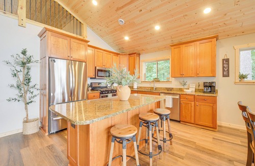 Siren Cabin | Boat Dock, BBQ & Fireside Fun: Clam Lake Cabin