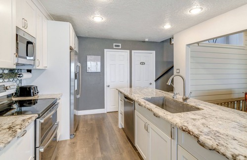 West Livingston House | Boat & Fish: Gem w/Water Views on Lake Livingston