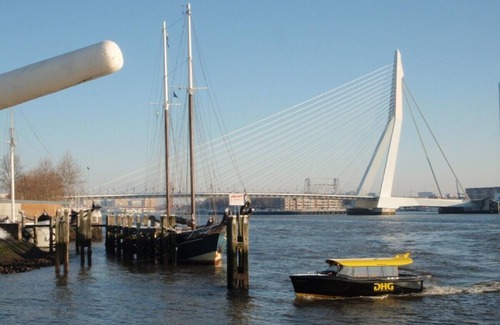 Scheepvaartkwartier Boat Rental | Boat in the heart of Rotterdam