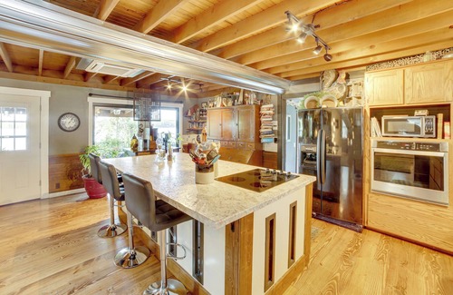 Shell Knob House | Boat Lift & Deck: Lakefront Retreat in Shell Knob