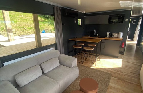 Montreuil-Juigne Boat Rental | Boat Modern accommodation, exceptional view