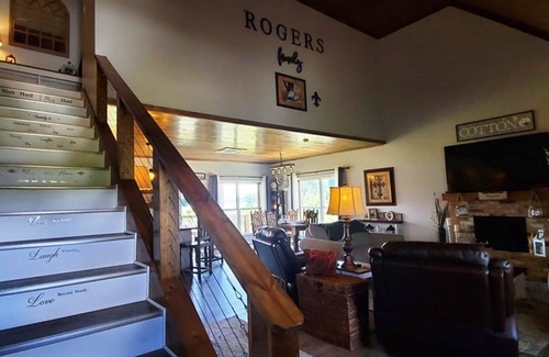 Negreet House | BOAT RAP2 PIERS 3 CAR GARAGE FISH CLEANING STATION