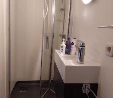 Stadsdriehoek Boat Rental | Boat Rooms on Water in Roterdam centrum