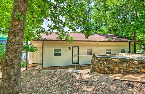 Climax Springs House | Boat Slip & Dock: Lakefront Family Retreat!