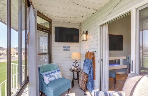 Oak Harbor Condo | Boat Slip & Pool Access: Oak Harbor Haven!