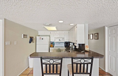 Oatmeal Condo | Boat slip & ramp swimming pool, hot tub LakeTravis