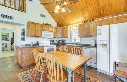 Negreet Cabin | Boat & Swim: Lakefront Toledo Bend Retreat!