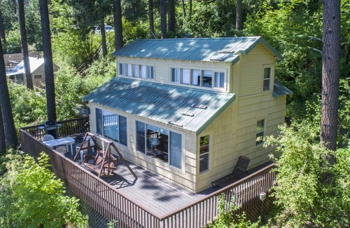 Hayden Lake Cabin | BOATDOCK W/2 SLIPS,WATER TRAMPOLINE, FLOATING ISLAND,SHUFFLEBOARD,GAMEROOM