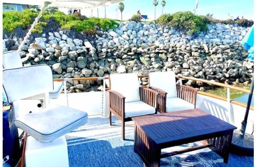 Ventura House | Boatel California Stay on a 40’ boat - best location in Ventura Harbor Gr8 Views