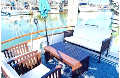 Ventura House | Boatel California Stay on a 40’ boat - best location in Ventura Harbor Gr8 Views