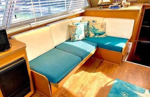 Ventura House | Boatel California Stay on a 40’ boat - best location in Ventura Harbor Gr8 Views