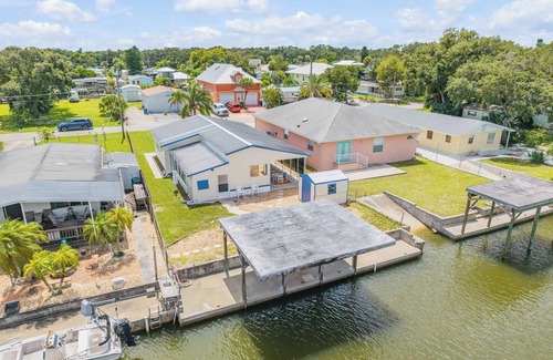 Water Front Park House | Boater and Fisherman's Paradise. Bring your boat, bring your dog, and enjoy!