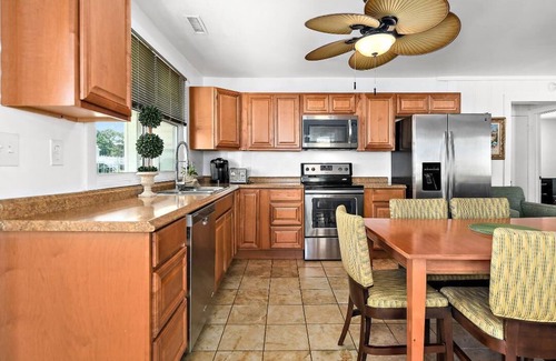 Berlin House | Boaters paradise. 3 bedroom 2 bath house on canal with bay and ocean view