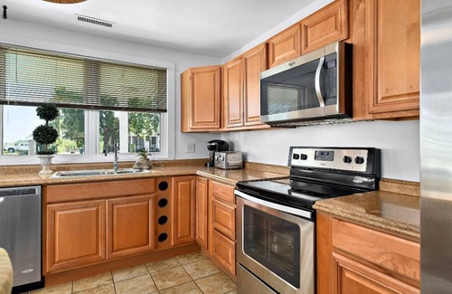 Berlin House | Boaters paradise. 3 bedroom 2 bath house on canal with bay and ocean view