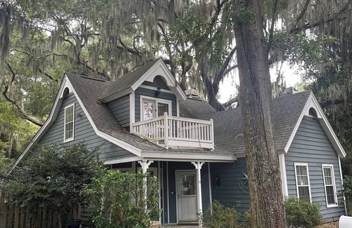 Port Royal Landing House | Boaters paradise.WALK TO YOUR VESSEL and eat at Marker 244.