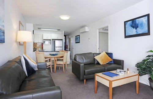 Tea Gardens Apartment | Boathouse 107 Pool side apartment