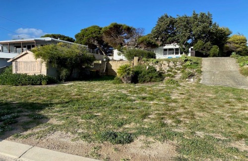 Lancelin Cottage | BOATHOUSE - HIGHEST HILLTOP ON OCEANFRONT