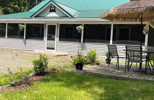 Ellsworth Apartment | "Bob's Hideaway"