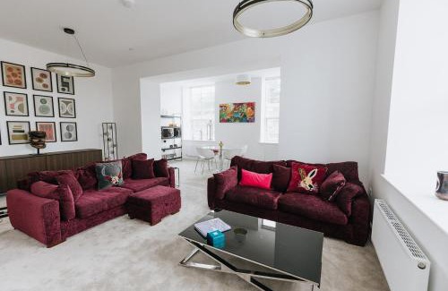 Leeds House | BOBBIN ROW - Grade 2 Listed Property with a Beautiful Design with Access to Leeds