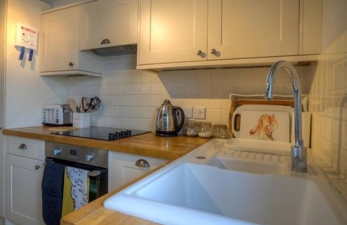 Little Rissington Cottage | BOBBLE COTTAGE, pet friendly, with a garden in Little Rissington