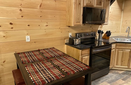 Carbon Hill Cabin | Bobcat Corner, Hot Tub, Secluded, Pet Friendly