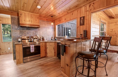 Pine Cove House | Bobcat Lodge W/BBQ, Deck + Firepit
