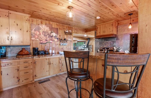 Pine Cove House | Bobcat Lodge W/BBQ, Deck + Firepit