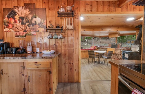 Pine Cove House | Bobcat Lodge W/BBQ, Deck + Firepit