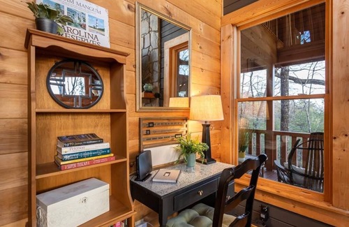 Purlear Cabin | Bobcat Retreat-Open for Bookings! Hot Tub, Private Retreat, WIFI