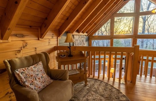 Purlear Cabin | Bobcat Retreat-Open for Bookings! Hot Tub, Private Retreat, WIFI