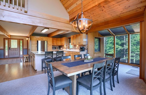 Logan Cabin | Bobcat Ridge~Hottub, Arcade, Clubhouse, Foosball on 11 Wooded Acres