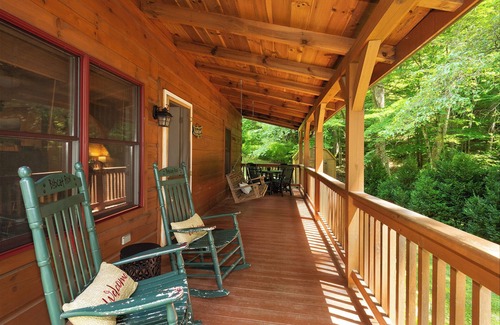 Sugar Grove Cabin | 🐾 Bobcat Run - real log cabin w/huge hot tub! Near Watauga Lake 🚤 & River 🐟