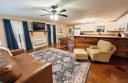 Mount Pleasant House | Bobwhite's Retreat: A peaceful country getaway!