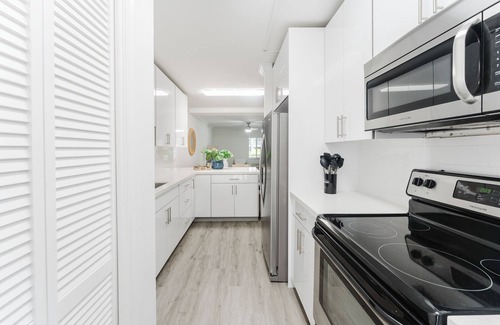 Boca Raton Apartment | Boca Waterfront Oasis: Walk to Beach + Pool, Hot Tub, Gym