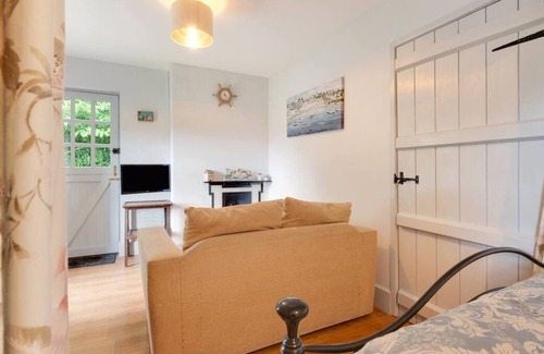 Cardigan House | Bocs Bach ( Little Box)