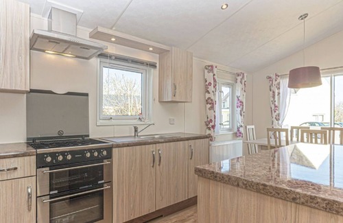 Tyn-y-Gongl Cottage | Bodafon Park Lodge - a scandinavian lodge that sleeps 6 guests in 3 bedrooms