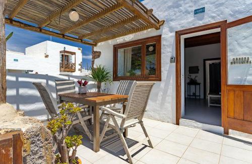 Tiagua Apartment | Bodega Botanica - Shared Pool - Central Island Location - 10 mins drive to Famara and La Santa