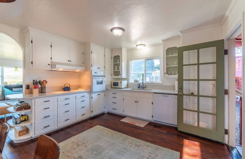 Salmon Creek House | BodegaBreeze: Walk to Beach!Relaxing Home in Bodega Bay!Home+Studio!HtTb/WiFi