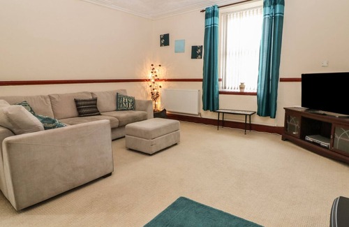 Elim Cottage | BODNOLWYN HIR, pet friendly, with open fire in Llanddeusant