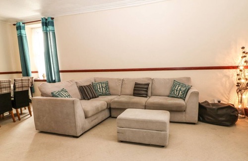 Elim Cottage | BODNOLWYN HIR, pet friendly, with open fire in Llanddeusant