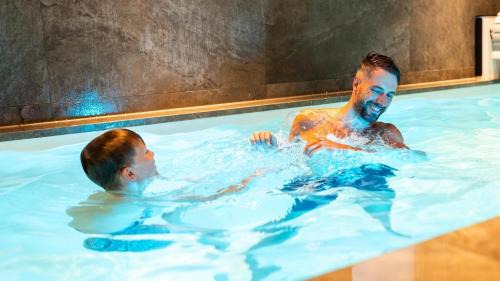 Wekerom Villa | Boerderij Villa met Binnenzwembad & Wellness - 10 personen