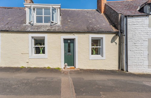 Eyemouth House | Bogan - Three Bedroom House, Sleeps 5