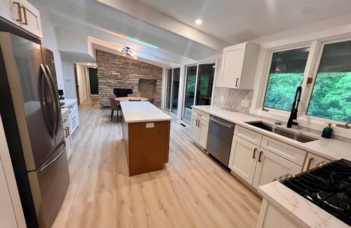 Lake Geneva House | Bogey's Hideaway-Spacious 5-bedroom house minutes to downtown Lake Geneva.