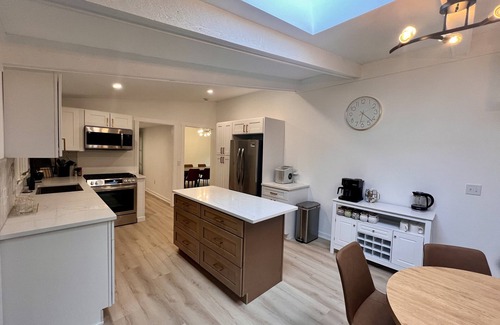 Lake Geneva House | Bogey's Hideaway-Spacious 5-bedroom house minutes to downtown Lake Geneva.