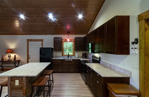 Cherokee Cabin | Boggs Hollow retreat in a Smoky Mountain Equestrian Community